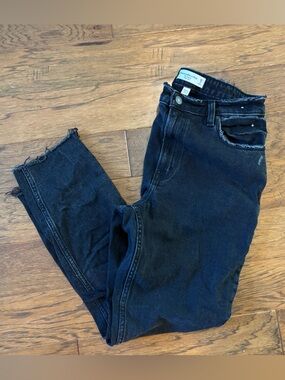 Abercrombie & Fitch Black High-Rise Skinny Curvy Love Jeans